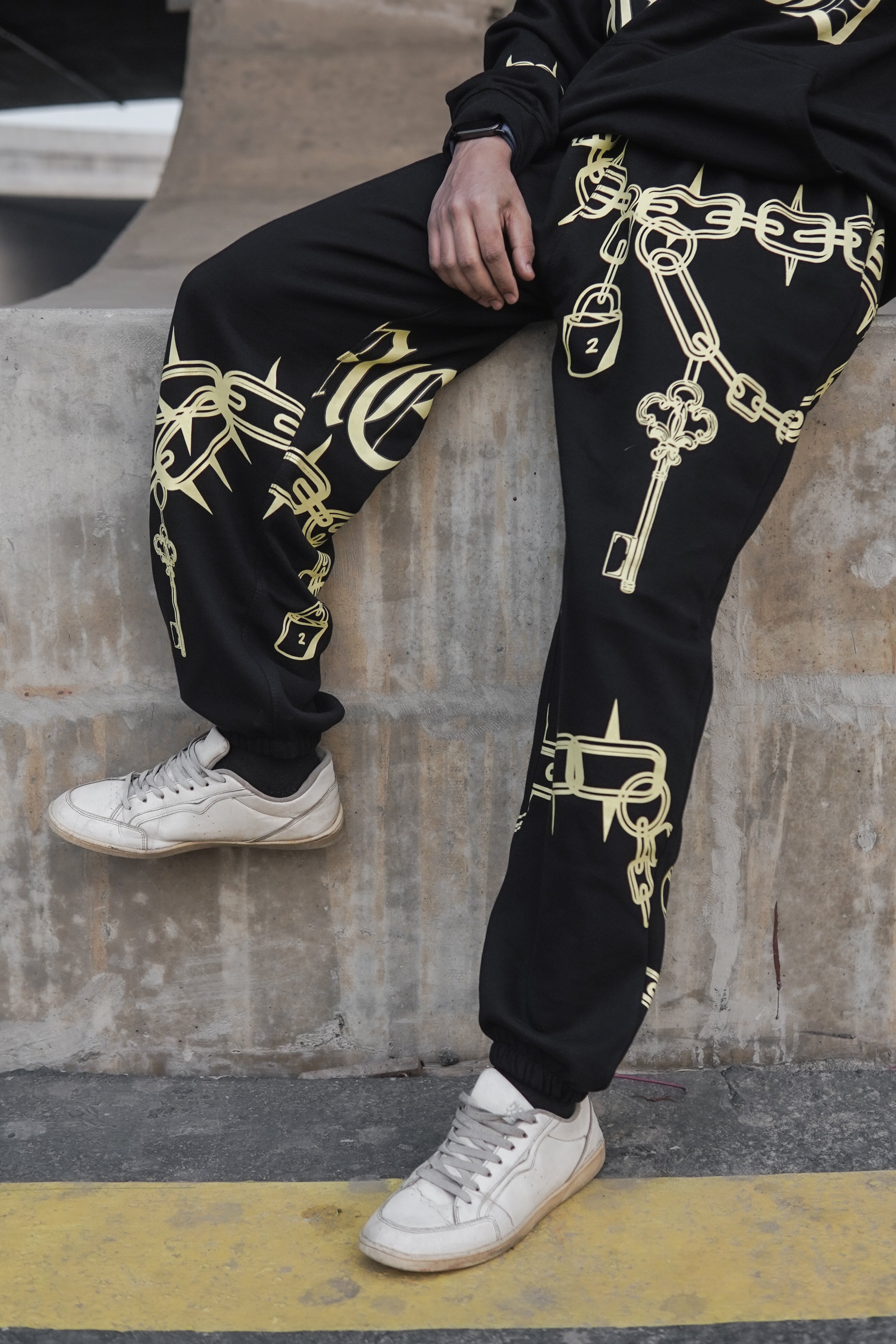 Chain Fleece Jogger Pants